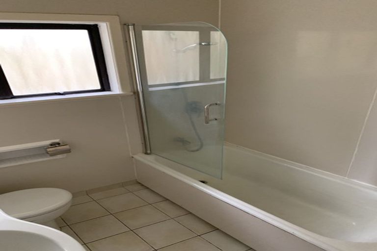 Photo of property in 41 Forrest Hill Road, Milford, Auckland, 0620