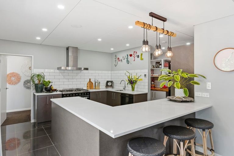 Photo of property in 8 Otupoa Way, Paraparaumu, 5032