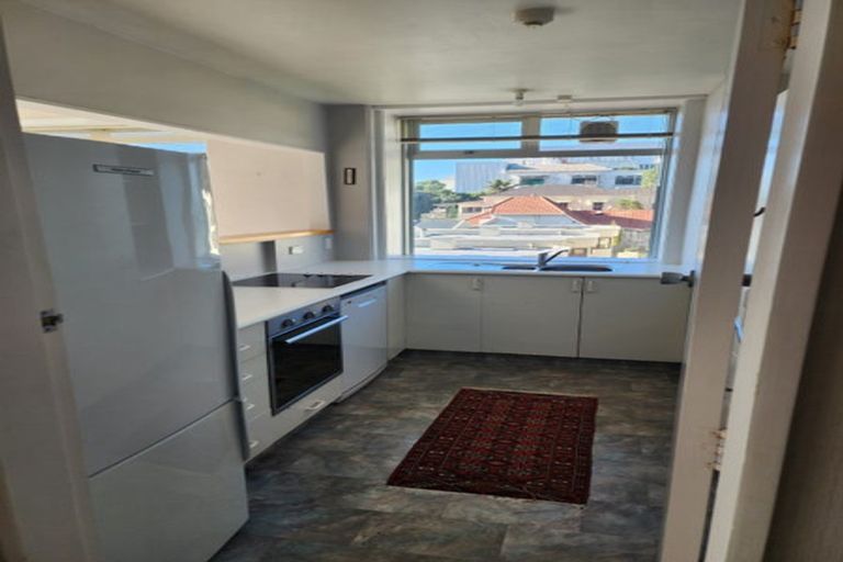 Photo of property in Jerningham Apartments, 20 Oriental Terrace, Oriental Bay, Wellington, 6011