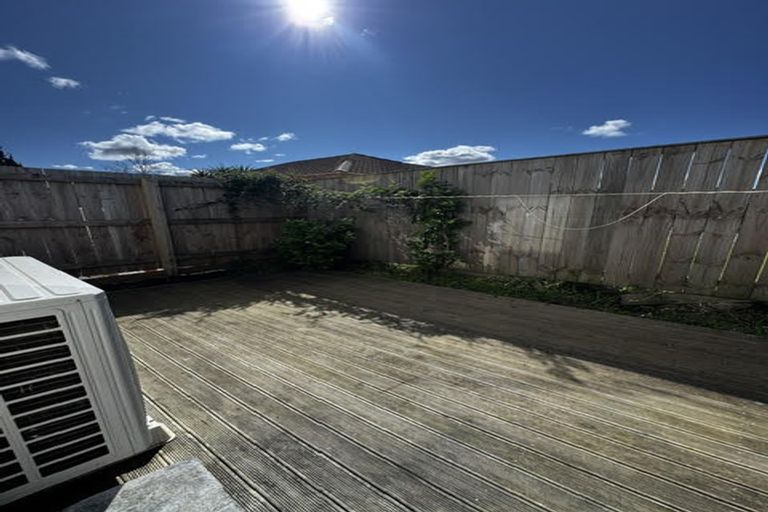 Photo of property in 49c Riverton Drive, Randwick Park, Auckland, 2105