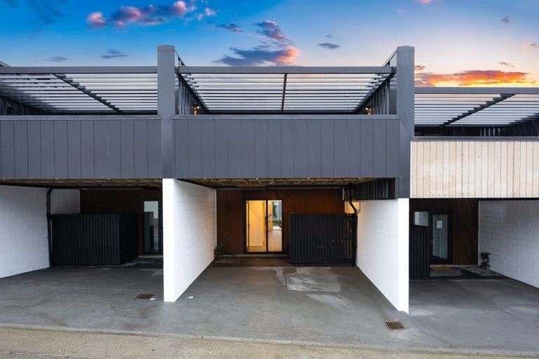 Photo of property in 120 Te Oneroa Way, Long Bay, Auckland, 0630