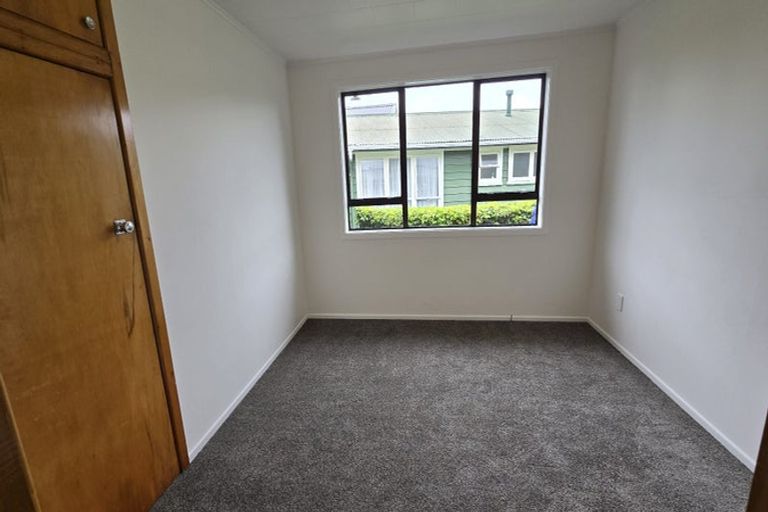 Photo of property in 16 Enderby Drive, Te Atatu Peninsula, Auckland, 0610