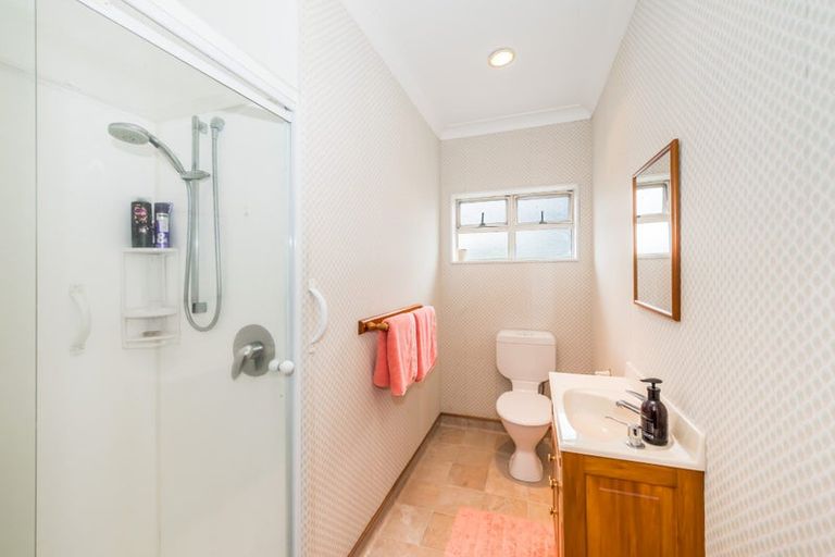 Photo of property in 1 Greenaway Road, Waikanae, 5036