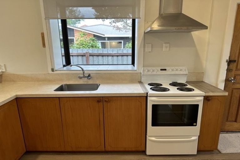 Photo of property in 32 Avonhead Road, Avonhead, Christchurch, 8042