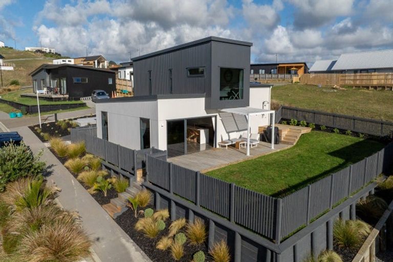 Photo of property in 2 Taeore Lane, Raglan, 3225