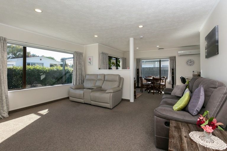 Photo of property in 2/7 Gebbie Road, Taradale, Napier, 4112