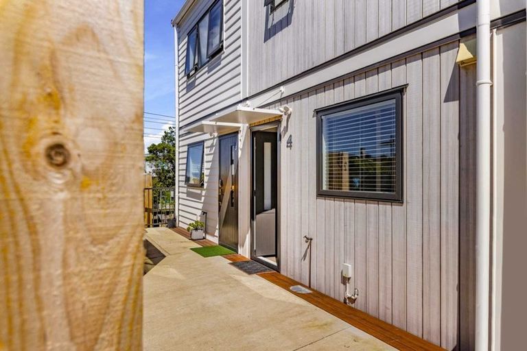 Photo of property in 4/2 Brandon Road, Glen Eden, Auckland, 0602