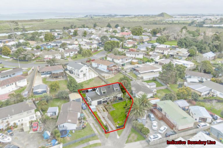 Photo of property in 11 Slim Place, Clendon Park, Auckland, 2103