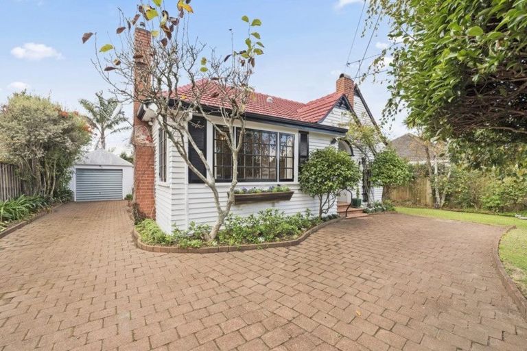 Photo of property in 195 Queen Street, Northcote Point, Auckland, 0627