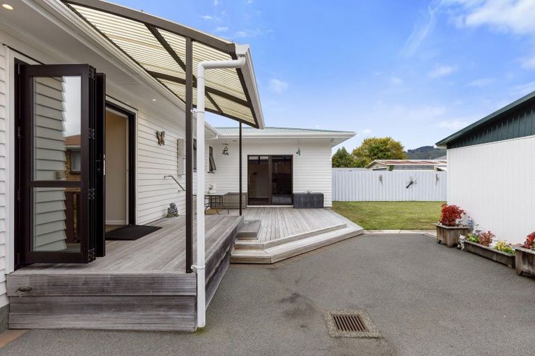 Photo of property in 51 Bonnie Glen Crescent, Ebdentown, Upper Hutt, 5018