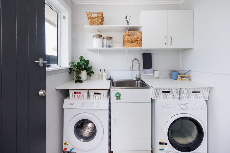 Photo of property in 2 Belfast Place, Roslyn, Palmerston North, 4414