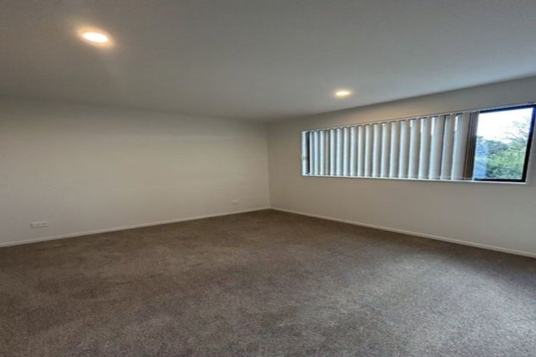 Photo of property in 9/11 Stottholm Road, Titirangi, Auckland, 0604