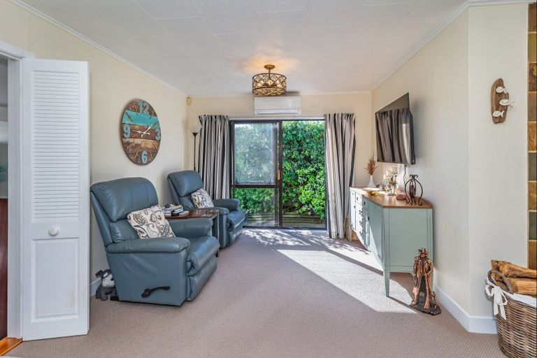 Photo of property in 22 Kent Avenue, Waitarere Beach, Levin, 5510
