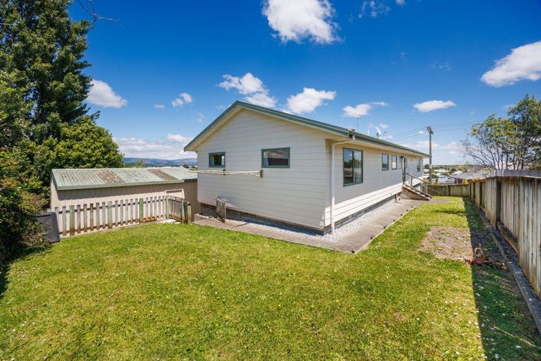 Photo of property in 24 Lydia Place, Kelvin Grove, Palmerston North, 4414