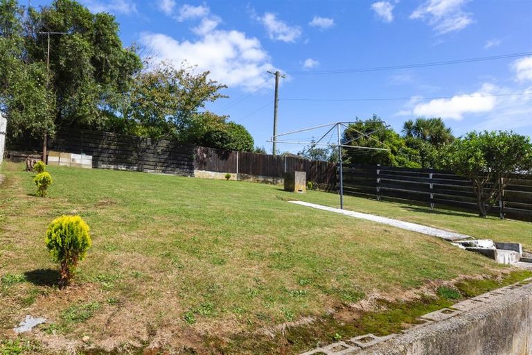 Photo of property in 111 Driver Crescent, Cannons Creek, Porirua, 5024