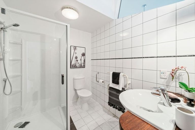 Photo of property in Metro Apartments, 12/220 Thorndon Quay, Pipitea, Wellington, 6011