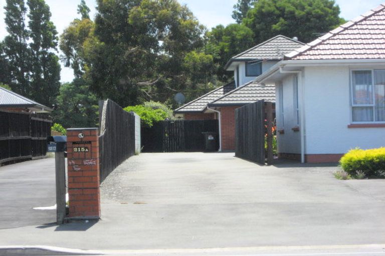 Photo of property in 215 Wainoni Road, Avondale, Christchurch, 8061