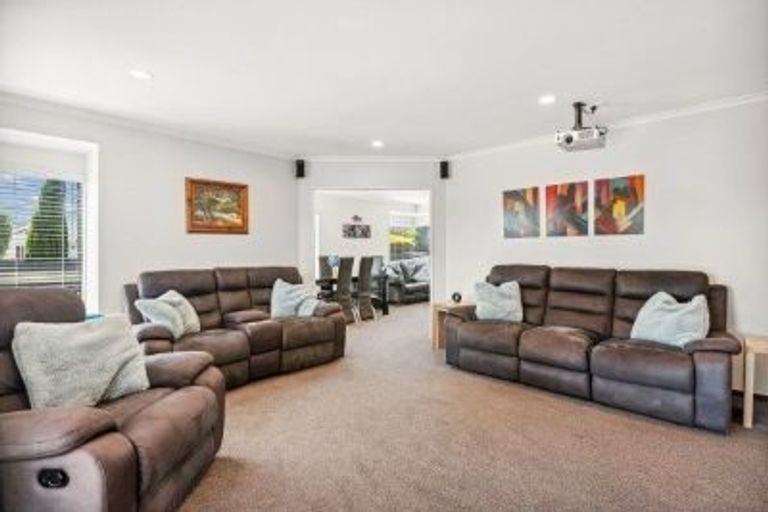 Photo of property in 125 Realm Drive, Paraparaumu, 5032