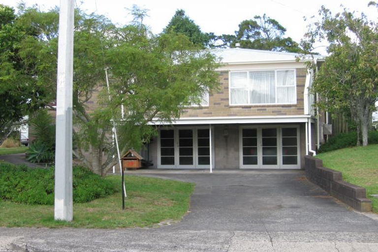 Photo of property in 39 Royal View Road, Te Atatu South, Auckland, 0610
