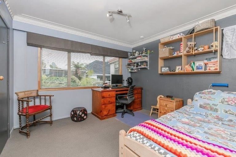 Photo of property in 3 Tanglewood Place, Cockle Bay, Auckland, 2014