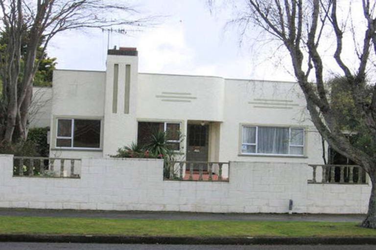 Photo of property in 15 Winston Avenue, Hokowhitu, Palmerston North, 4410