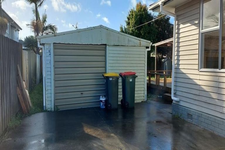 Photo of property in 33a Titoki Street, Te Atatu Peninsula, Auckland, 0610