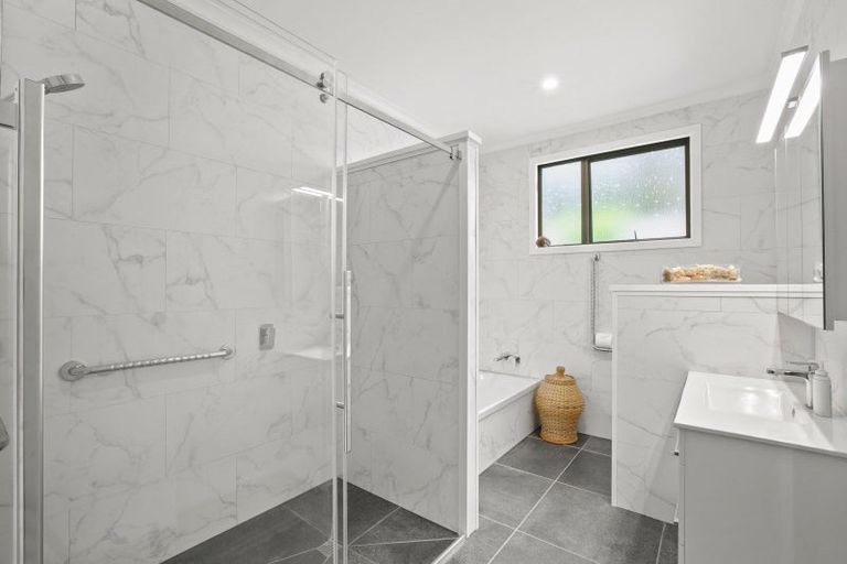 Photo of property in 3 Prudence Place, Oakura, 4314