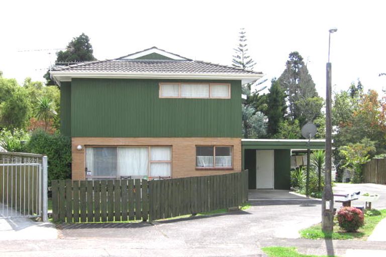 Photo of property in 2/8 Cezanne Place, New Lynn, Auckland, 0600
