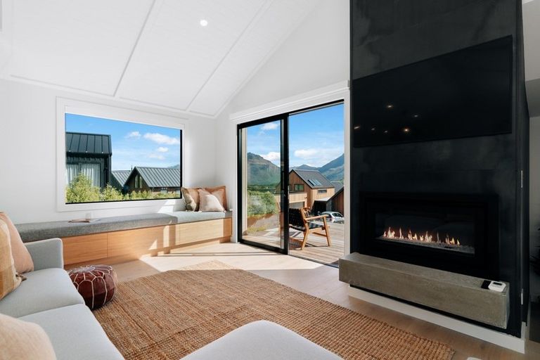 Photo of property in 19 Falconer Rise, Jacks Point, Queenstown, 9371