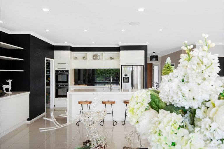 Photo of property in 3 Armstrong Way, Waiuku, 2123