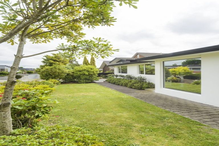 Photo of property in 4 Redwood Grove, Hokowhitu, Palmerston North, 4410