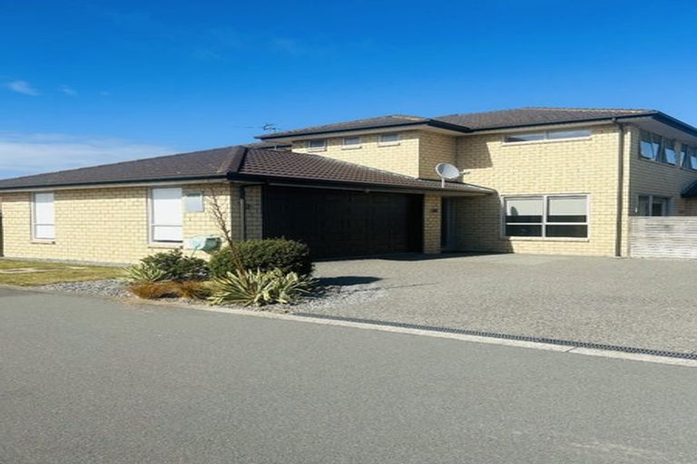 Photo of property in 10 Pakura Street, Pegasus, 7612