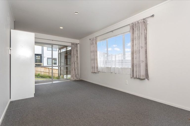 Photo of property in 18 Totaravale Drive, Totara Vale, Auckland, 0629