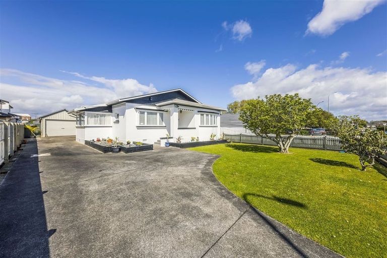 Photo of property in 19 Omagh Avenue, Papatoetoe, Auckland, 2025