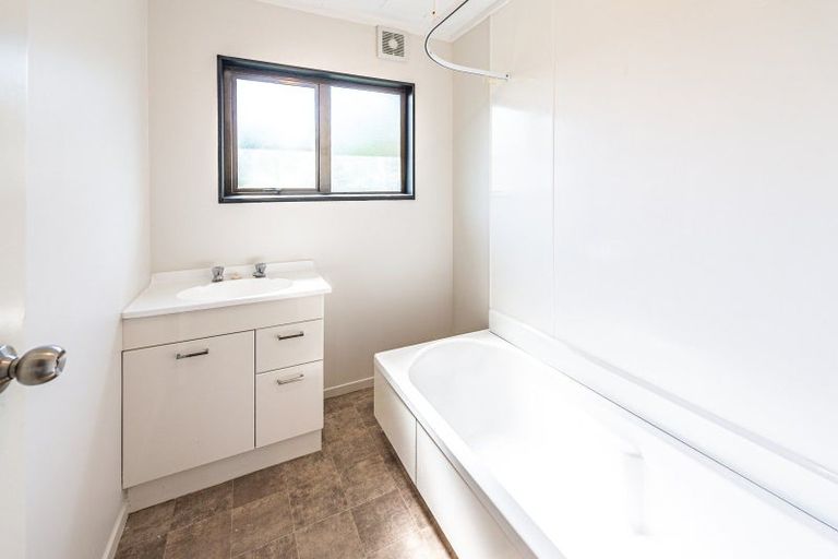 Photo of property in 35 Cross Street, Castlecliff, Whanganui, 4501