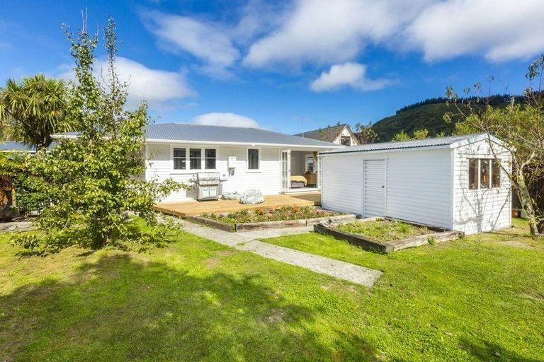 Photo of property in 43 Gillespies Road, Birchville, Upper Hutt, 5018