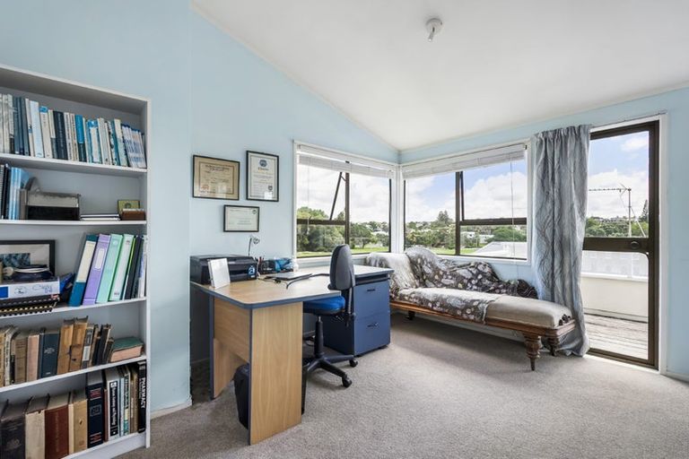 Photo of property in 2/76 Wairoa Road, Narrow Neck, Auckland, 0624