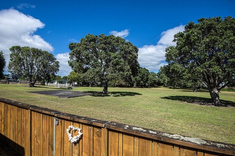 Photo of property in 6 Ishtar Place, One Tree Point, 0118