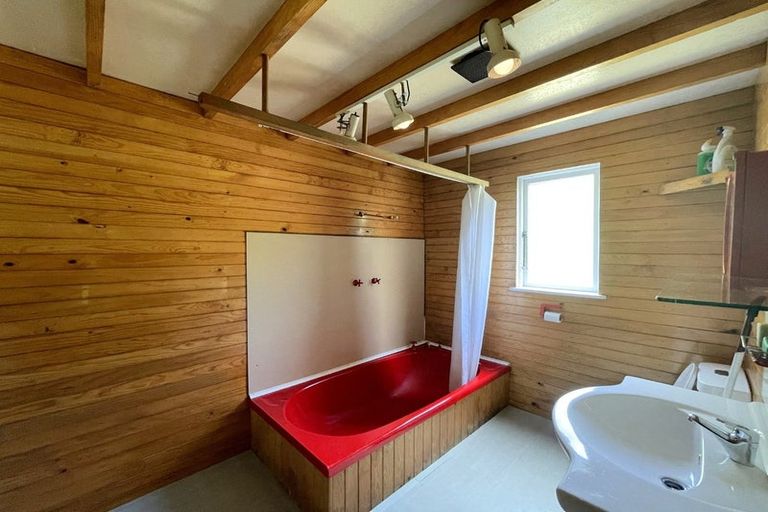 Photo of property in 82 Hazelhurst Pass, Caversham, Dunedin, 9012