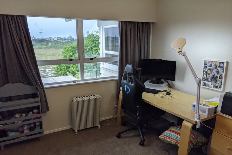 Photo of property in 90 Exmouth Road, Northcote, Auckland, 0627