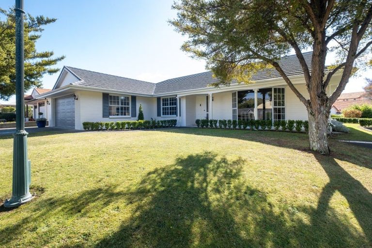 Photo of property in 2 Woodford Heights, Havelock North, 4130