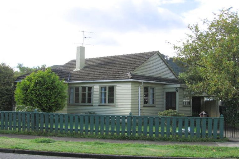 Photo of property in 6 Biddle Crescent, Taita, Lower Hutt, 5011