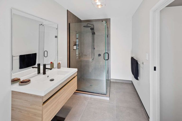 Photo of property in 136b Seaview Road, Westown, New Plymouth, 4310