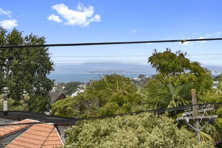 Photo of property in 37a Parr Terrace, Castor Bay, Auckland, 0620