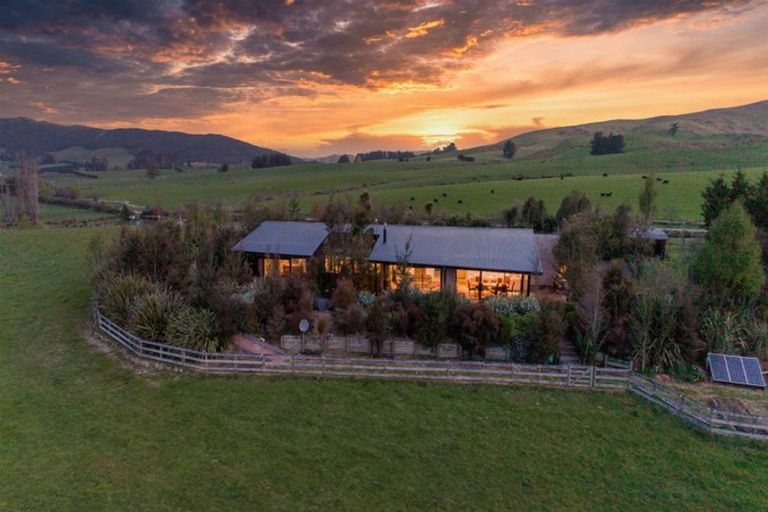 Photo of property in 219 Wyndale Road, Springfield, Sheffield, 7580