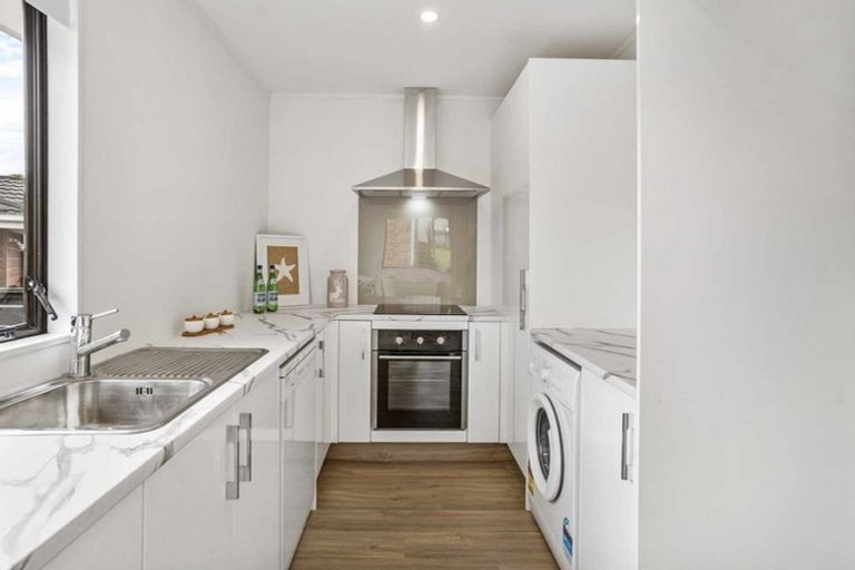 Photo of property in 1/1 Meadowvale Avenue, Forrest Hill, Auckland, 0620