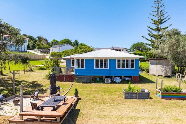 Photo of property in 19 Whaka Street, Maungaturoto, 0520