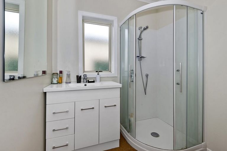 Photo of property in 20 Campbell Place, Papakura, 2110