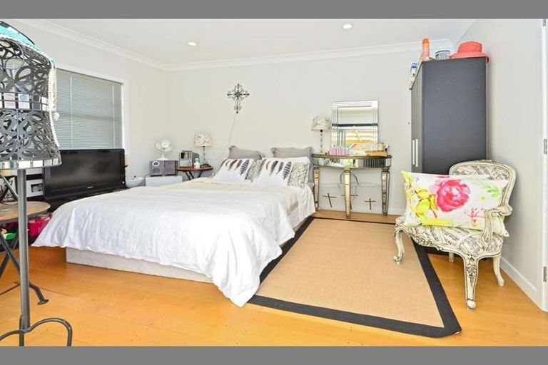 Photo of property in 6 Gills Avenue, Papakura, 2110