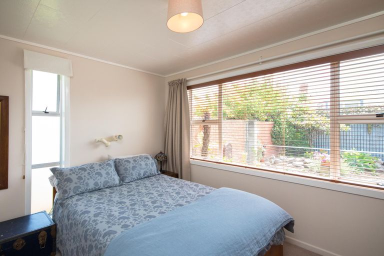 Photo of property in 30 Battersea Place, Roslyn, Palmerston North, 4414